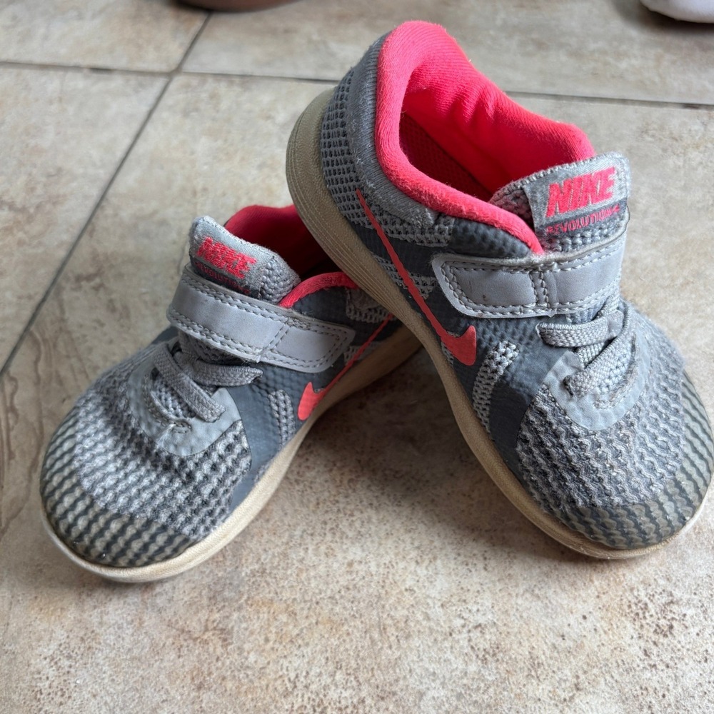 Nike Revolution 4 TD Toddler Shoes Grey Pink 943308-003 Size 7C